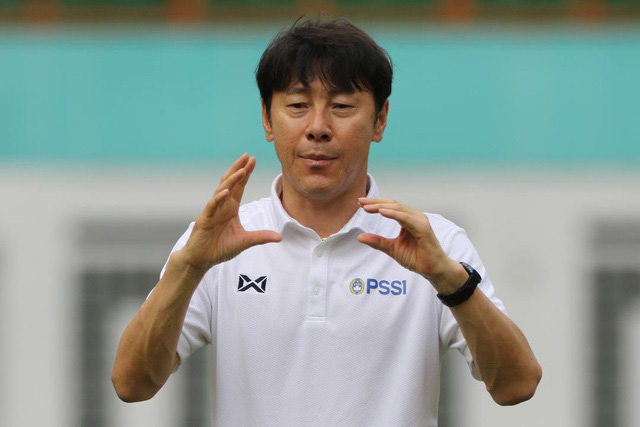 Shin Tae-yong &quot;đầu hàng sớm&quot; trước Park Hang-seo ở AFF Cup 2020 - Ảnh 1.