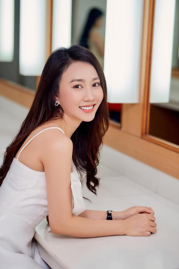Chia tay Tiến Linh, diễn viên Hồng Loan ngày càng mặc hở táo bạo - Ảnh 1.
