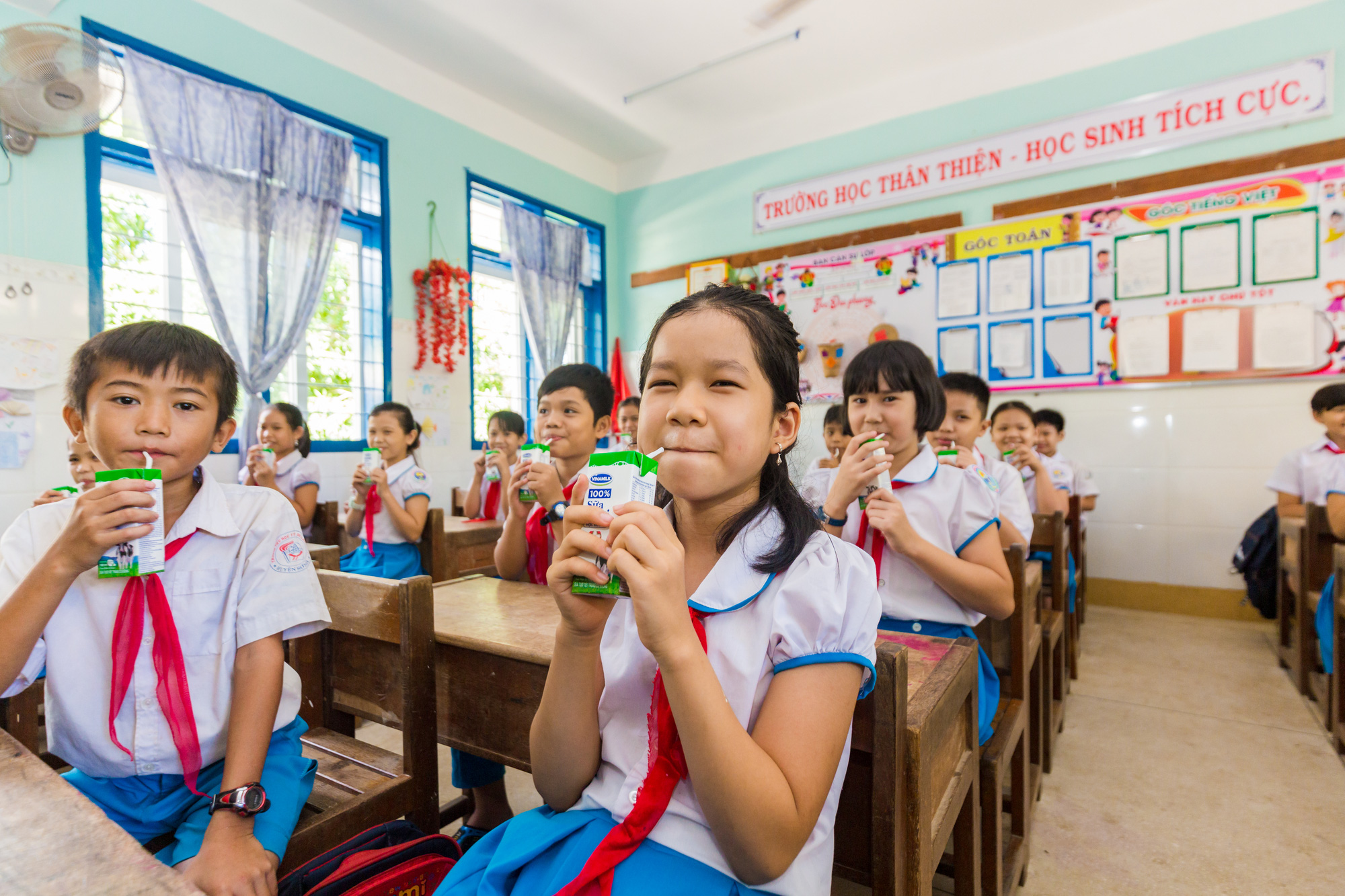 Sữa học đường đồng hành cùng trẻ em miền núi tỉnh Quảng Ngãi - Ảnh 1.