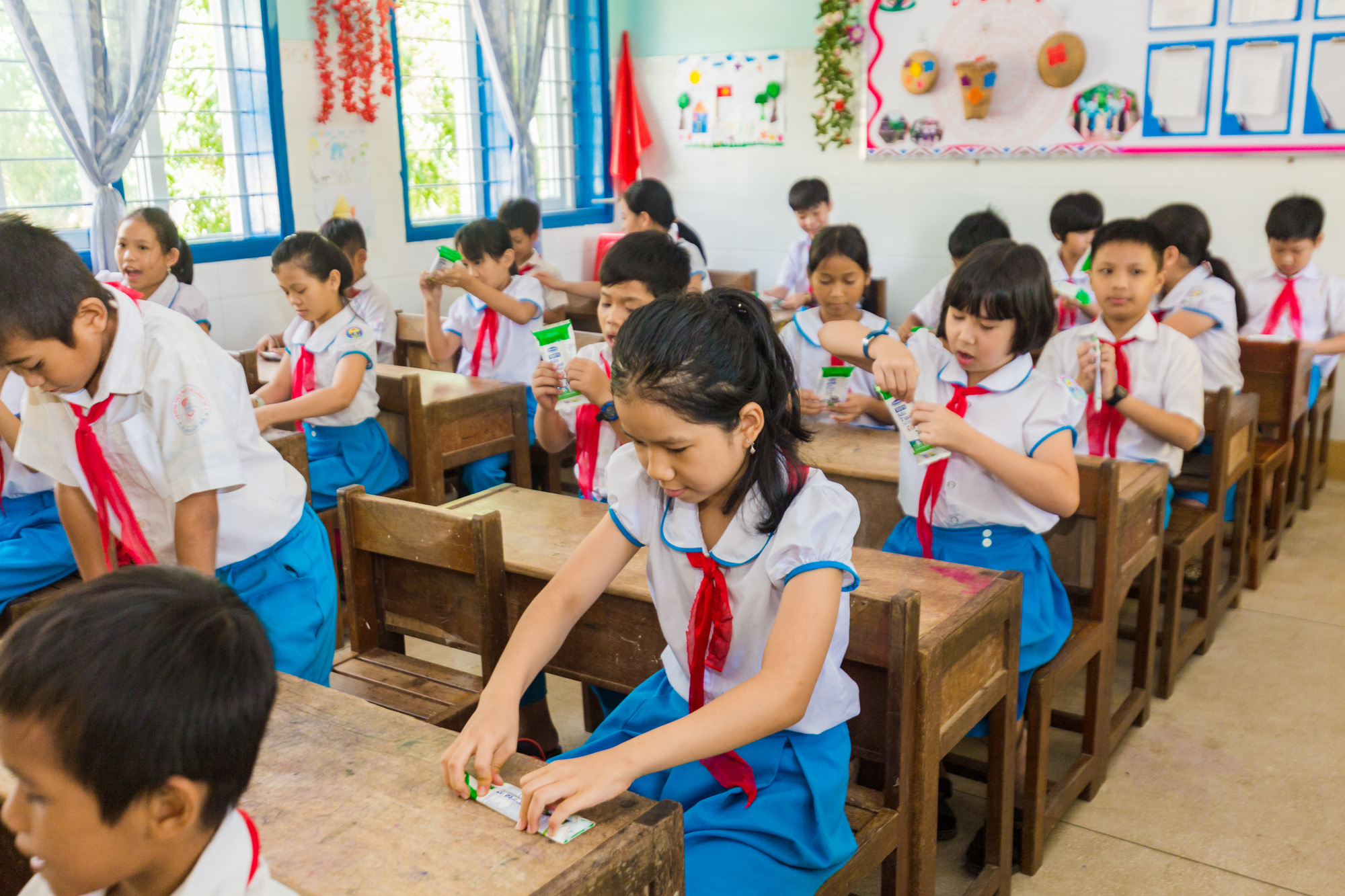 Sữa học đường đồng hành cùng trẻ em miền núi tỉnh Quảng Ngãi - Ảnh 6.