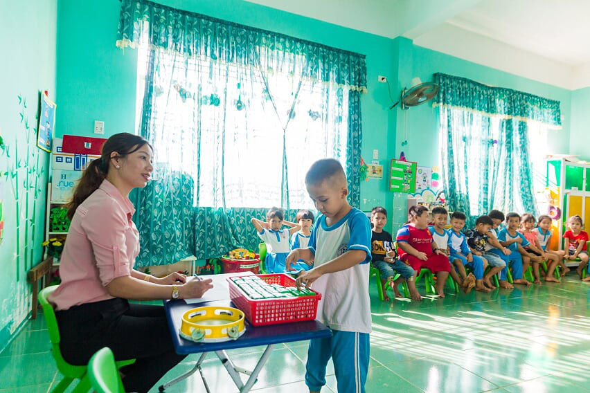 Sữa học đường đồng hành cùng trẻ em miền núi tỉnh Quảng Ngãi - Ảnh 11.