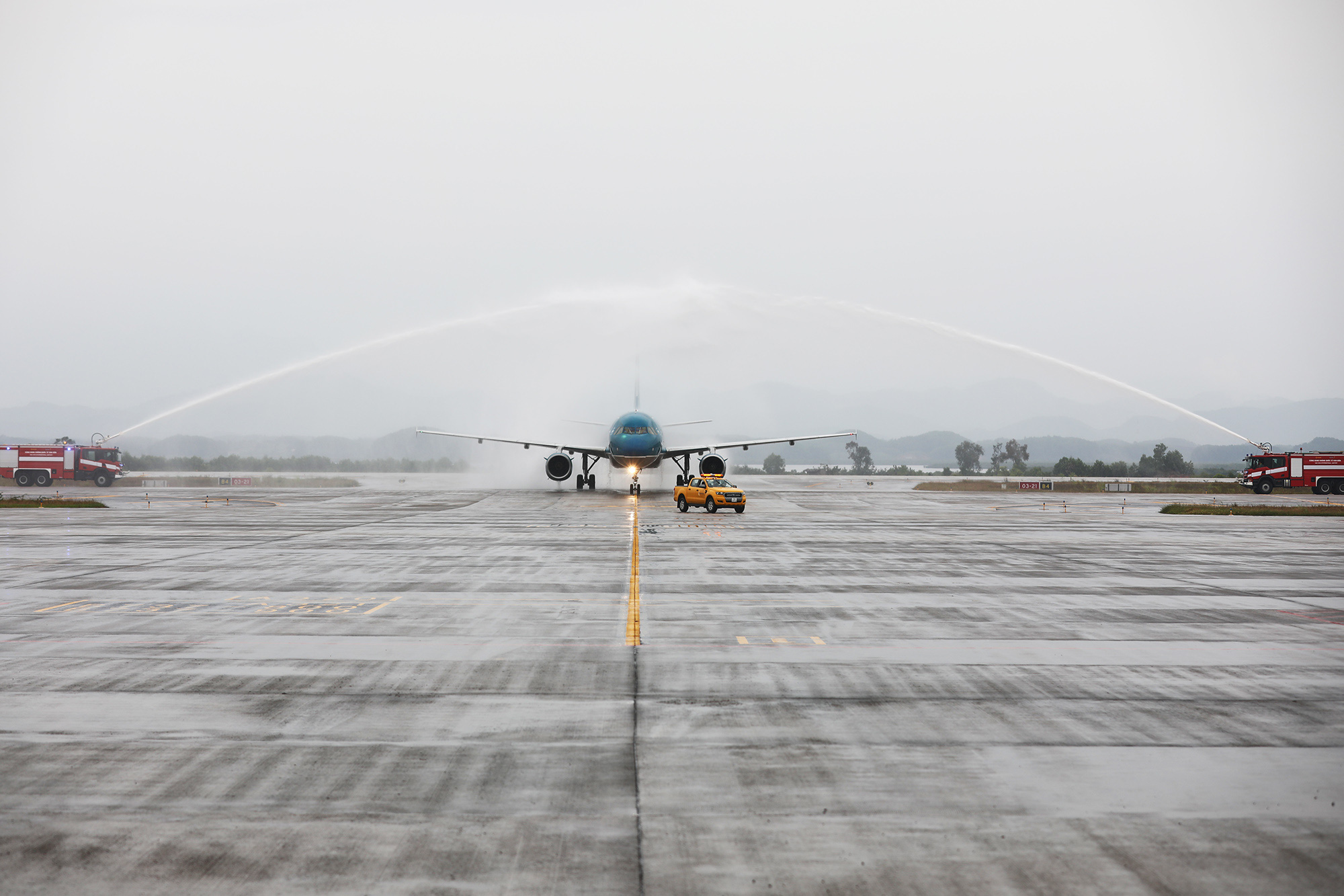 Quảng Ninh: Đề nghị Vietnam Airlines khôi phục đường bay Vân Đồn – Đà Nẵng  - Ảnh 2.