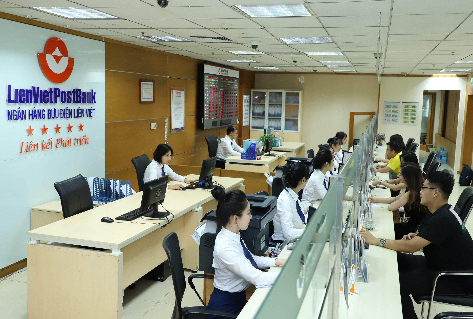 6 tháng đầu năm LienVietPostBank hoàn thành 59% kế hoạch lợi nhuận năm 2020 - Ảnh 1.