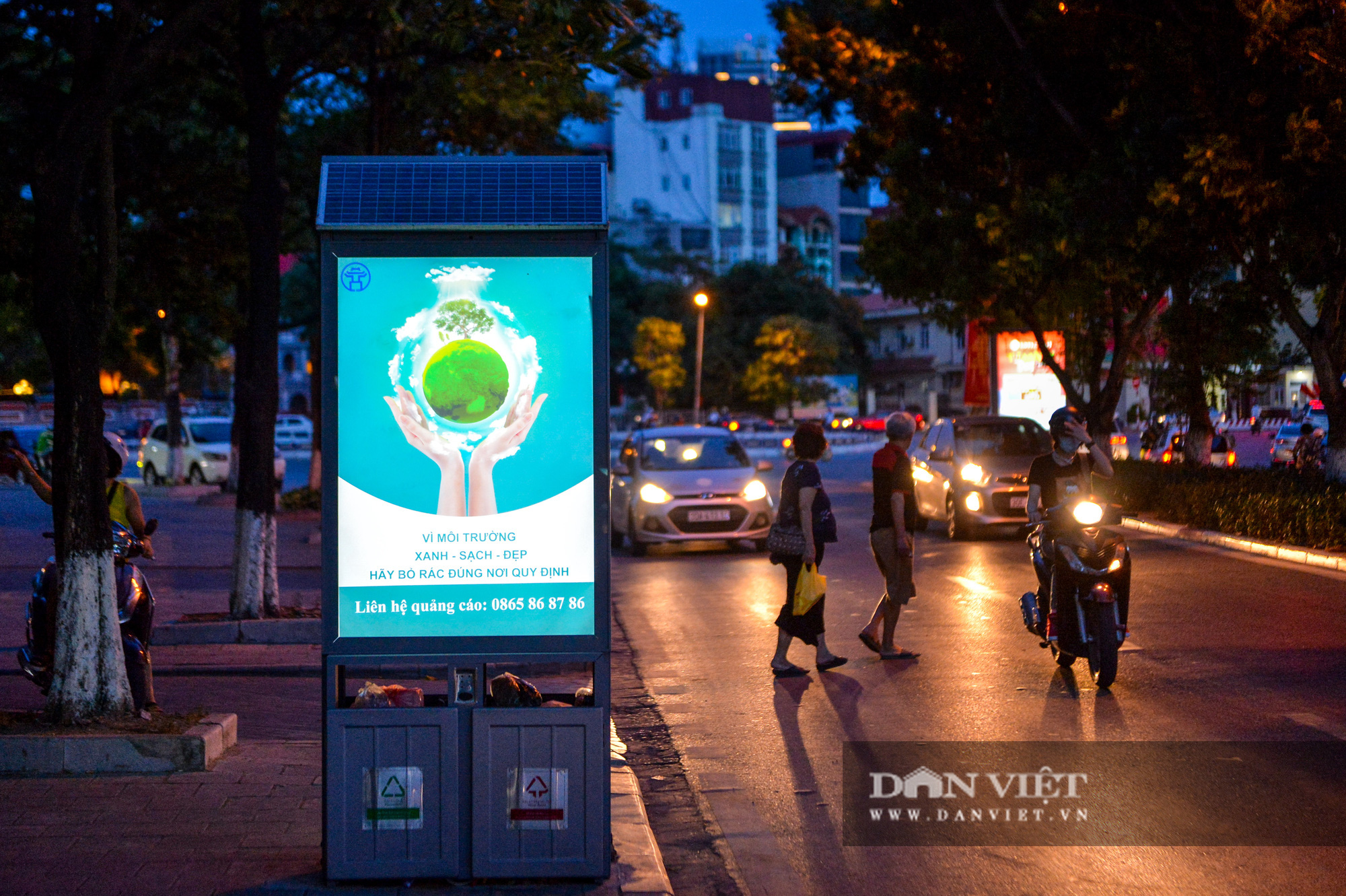 Cận cảnh thùng rác công nghệ có pin mặt trời mới xuất hiện ở Hà Nội - Ảnh 10.
