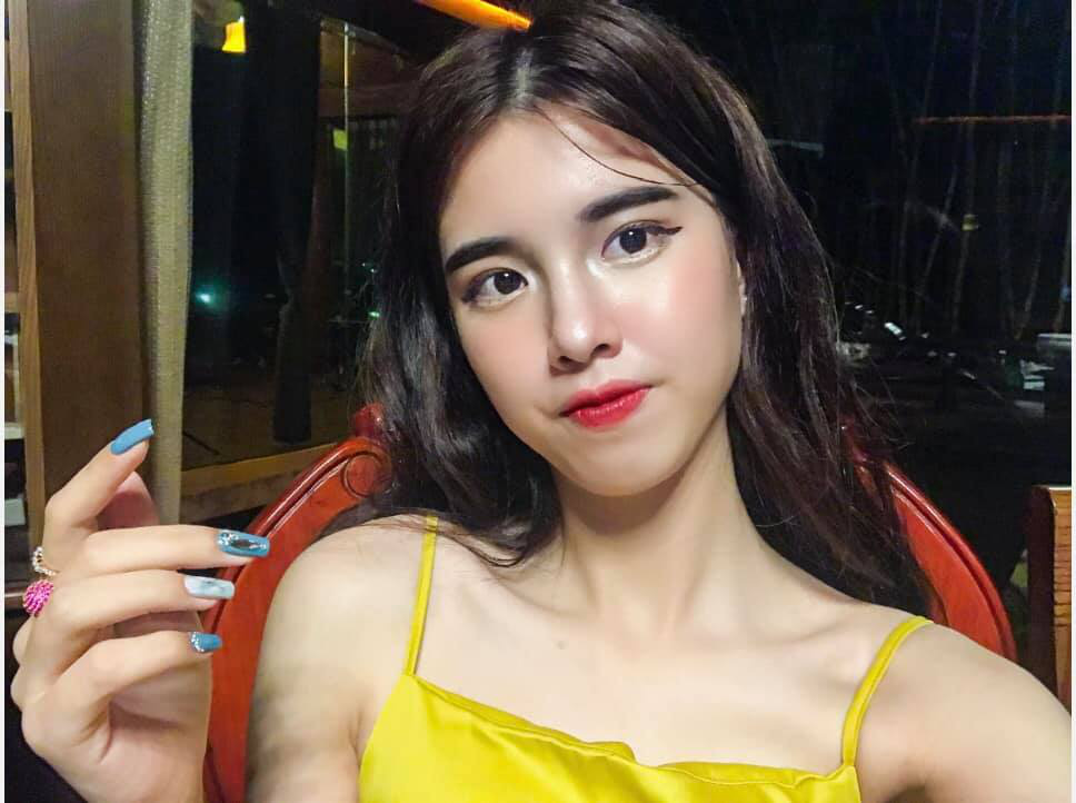 Thí sinh 10X gây &quot;sốt&quot; thi Hoa Hậu Việt Nam 2020 vì gương mặt xinh đẹp, chân dài miên man - Ảnh 5.