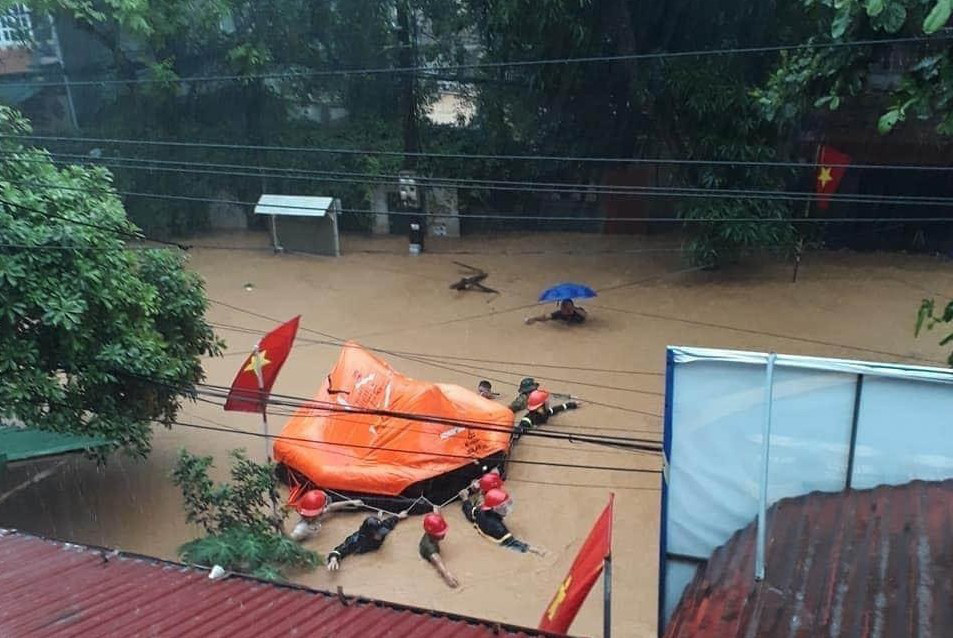 Hà Giang mưa cực lớn, 2 mẹ con bị vùi chết, nhiều nơi ngập sâu, Bộ trưởng NNPTNT chỉ đạo khẩn - Ảnh 2.