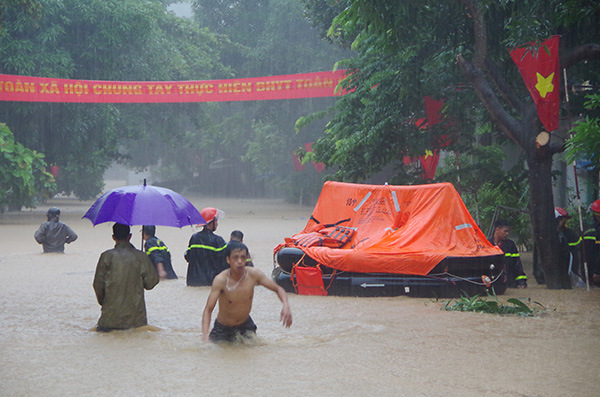 Hà Giang mưa cực lớn, 2 mẹ con bị vùi chết, nhiều nơi ngập sâu, Bộ trưởng NNPTNT chỉ đạo khẩn - Ảnh 3.