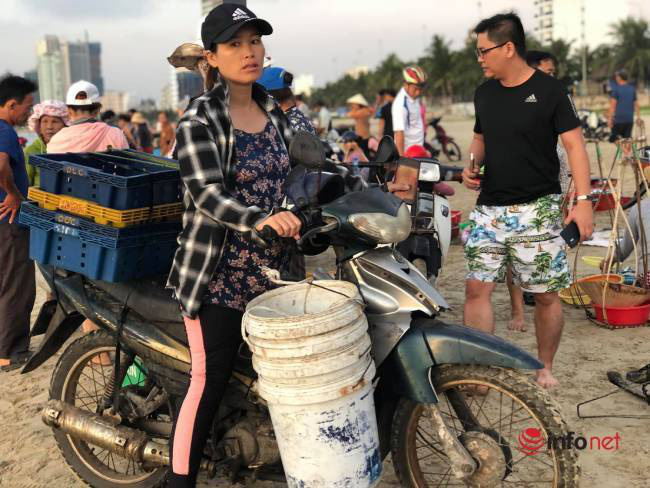 Khám phá chợ “mực nháy, cá nhảy” tờ mờ sáng ở Đà Nẵng - Ảnh 15.