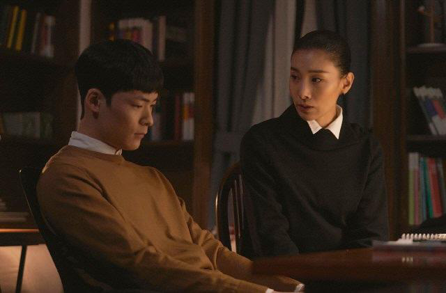Top phim truyền hình 19+ cực nhạy cảm gây &quot;sốc&quot; ở xứ Hàn lại được người xem ủng hộ - Ảnh 4.
