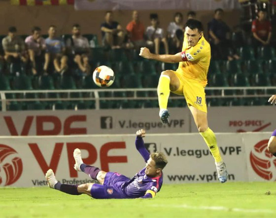 CĐV đặc biệt nhất Nam Định “tố cáo” dữ dội trọng tài V.League - Ảnh 1.