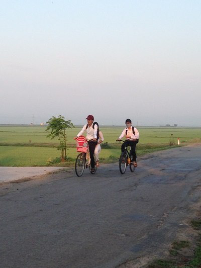 Kể chuyện làng: Quán sửa xe đạp bên đường - Ảnh 2.