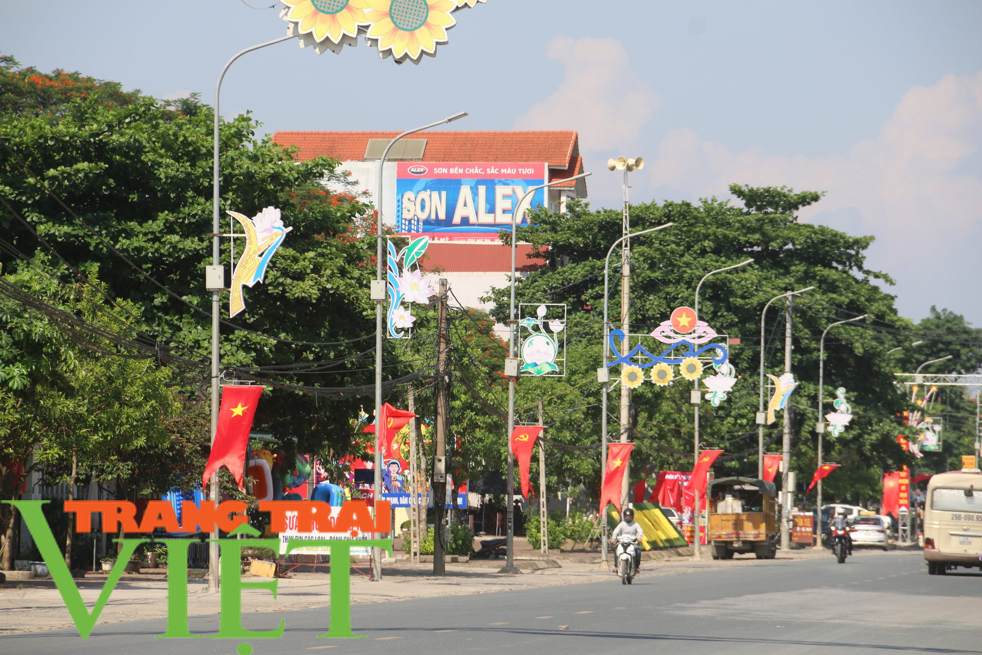Hoà Bình: Công bố huyện Lương Sơn đạt chuẩn nông thôn mới - Ảnh 2.