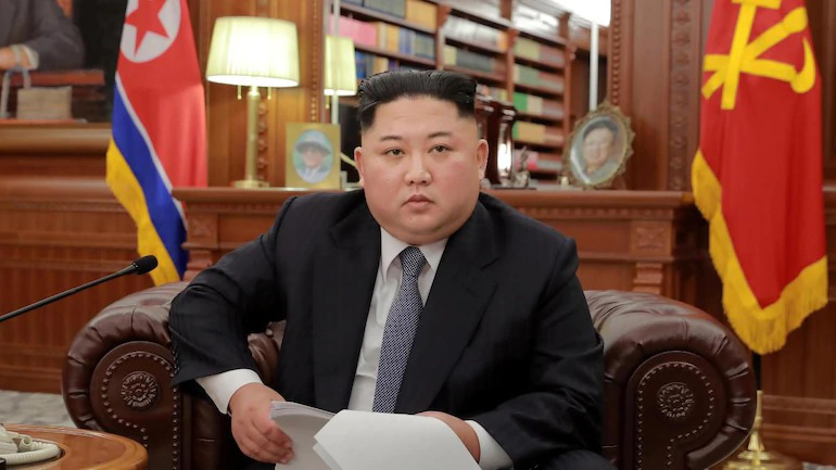 Kim Jong-un tuyên bố tình trạng khẩn cấp, tiết lộ nóng về ca nghi mắc Covid-19 đầu tiên ở Triều Tiên - Ảnh 1.