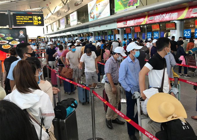 80.000 hành khách đang kẹt ở Đà Nẵng - Ảnh 1.