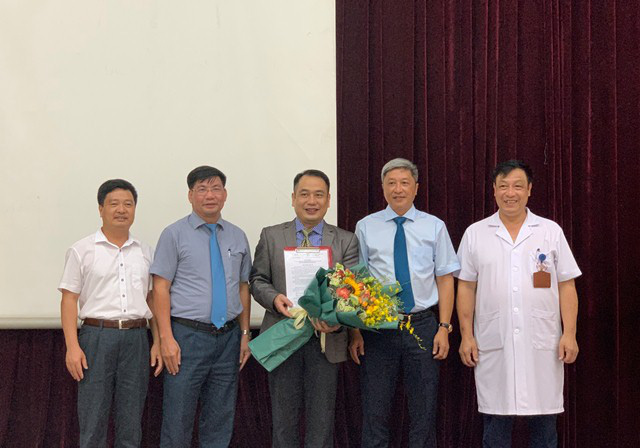 &quot;Bác sĩ Covid-19&quot; Nguyễn Trung Cấp được bổ nhiệm làm Phó Giám đốc BV Bệnh Nhiệt đới T.Ư - Ảnh 1.