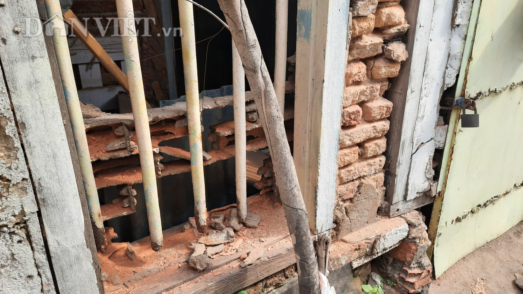 Cận cảnh biệt thự cổ hoang tàn gây khó cho dự án sửa chữa đường Nguyễn Hữu Cảnh - Ảnh 6.