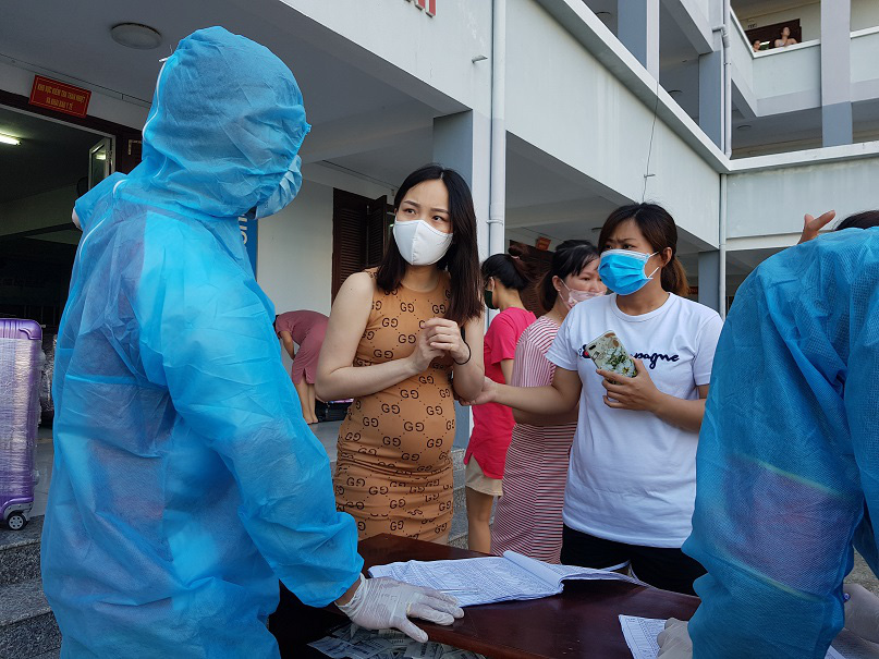 Quảng Nam: Đưa 11 người bỏ trốn khỏi bệnh viện ở Đà Nẵng vào khu cách ly - Ảnh 1.