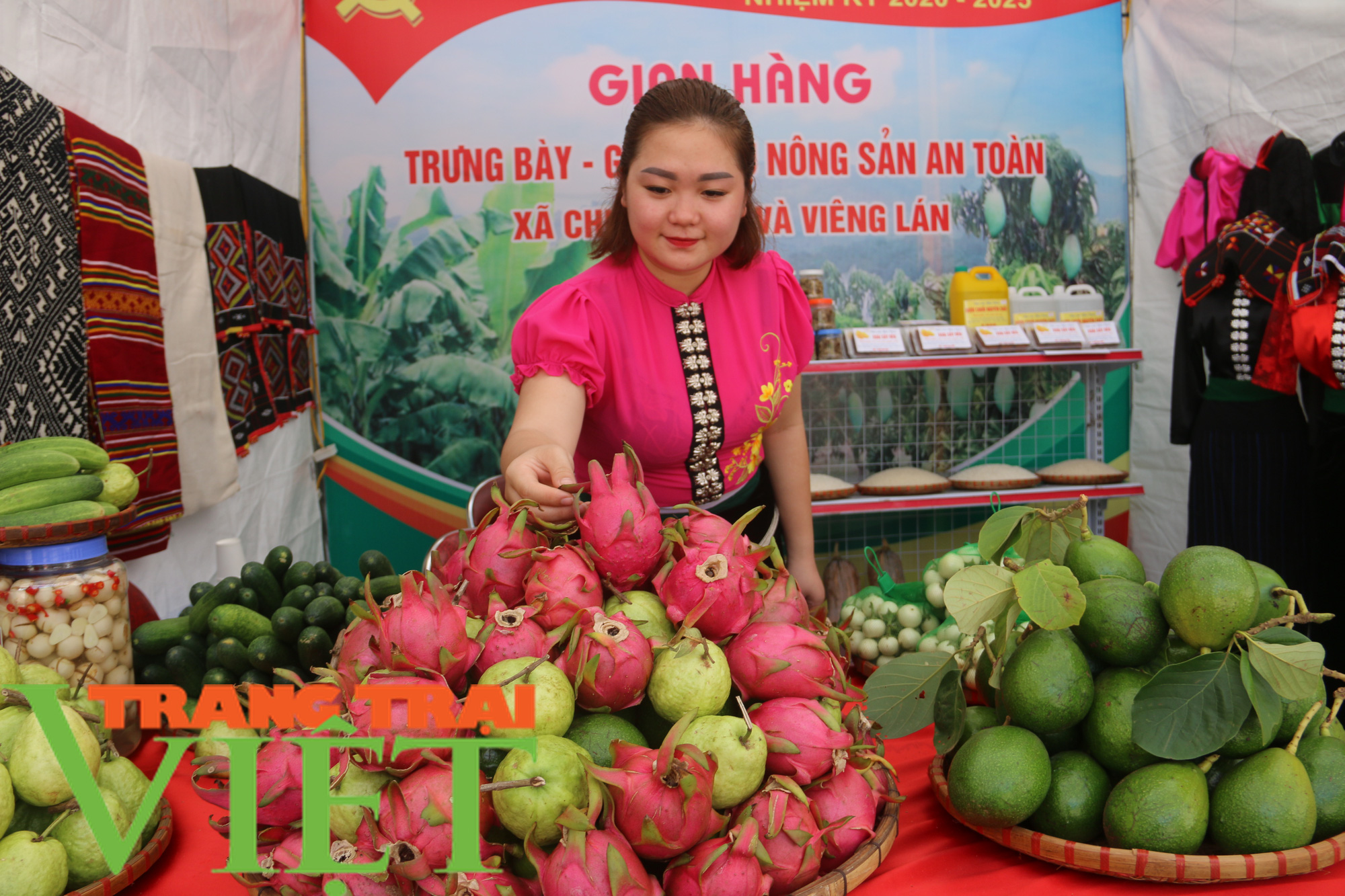 Ảnh: Hàng loạt nông sản sạch Yên Châu trưng bày tại Đại hội Đảng bộ - Ảnh 2.