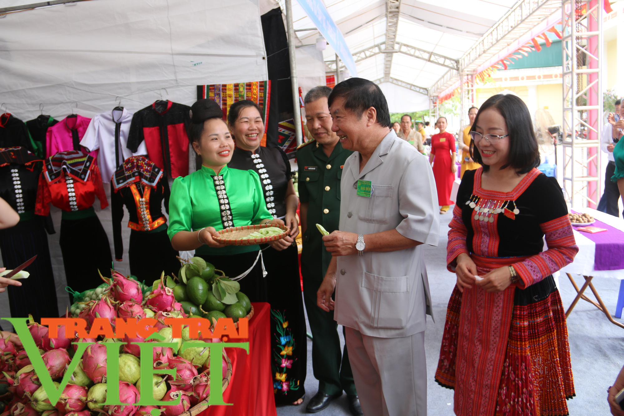 Ảnh: Hàng loạt nông sản sạch Yên Châu trưng bày tại Đại hội Đảng bộ - Ảnh 11.