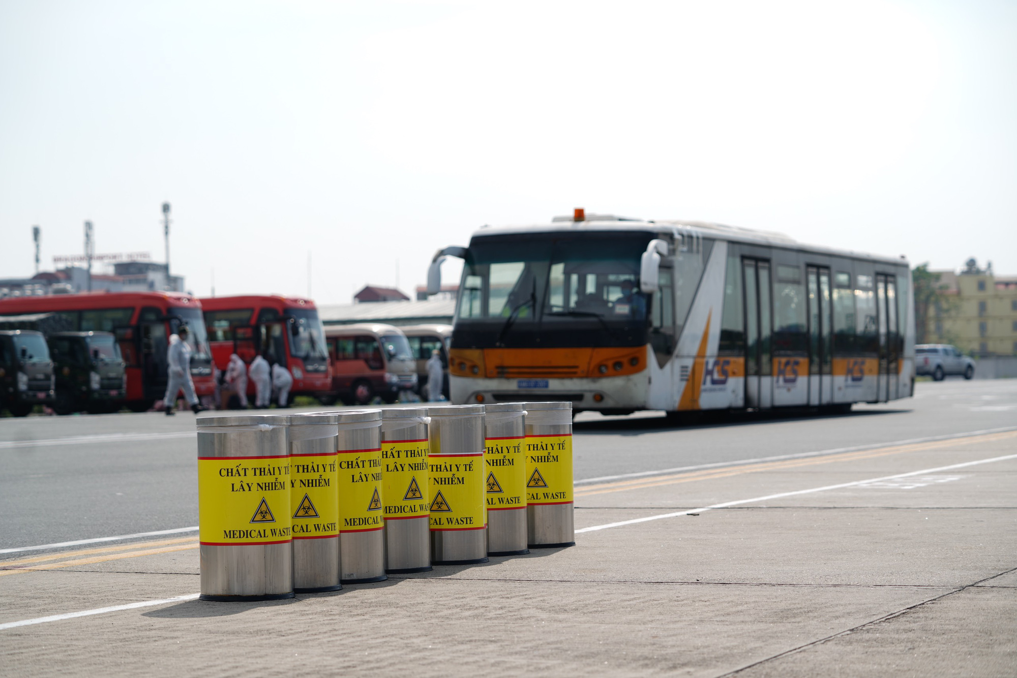 Nội Bài đón chuyến bay từ Guinea Xích đạo hạ cánh an toàn - Ảnh 9.