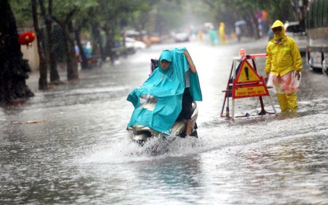 NÓNG: Áp thấp tiến rất nhanh vào biển Đông, Ban Chỉ đạo phòng chống thiên tai ra công điện khẩn - Ảnh 1.