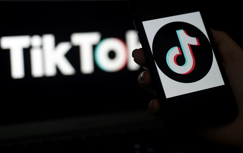 Nhóm hacker khét tiếng Anonymous kêu gọi người dùng gỡ TikTok - Ảnh 2.