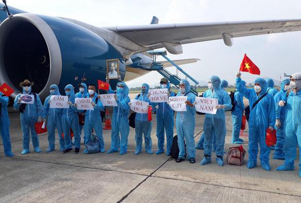 Chuyến bay chở hơn 219 người Việt từ Guinea Xích Đạo: Tiếp viên trưởng kể về 30 giờ căng thẳng, nghẹt thở - Ảnh 5.