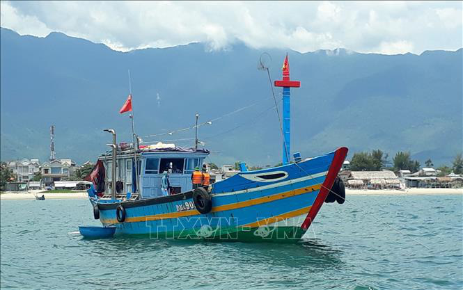 Phát hiện tàu cá Đà Nẵng đưa 9 người trốn cách ly ra Thừa Thiên - Huế - Ảnh 1.