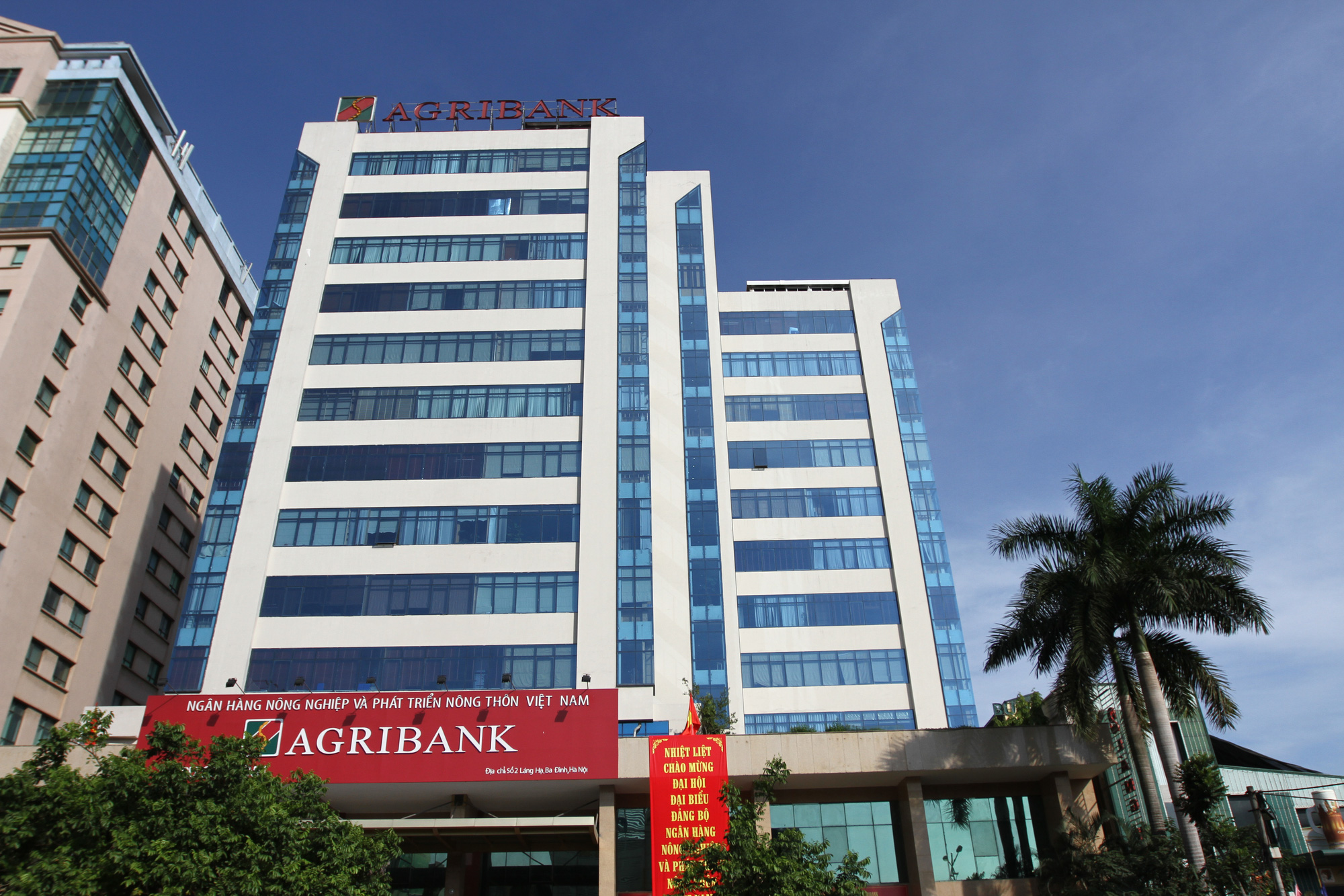 Agribank lọt Top 10 ngân hàng thương mại Việt Nam uy tín năm 2020 - Ảnh 1.