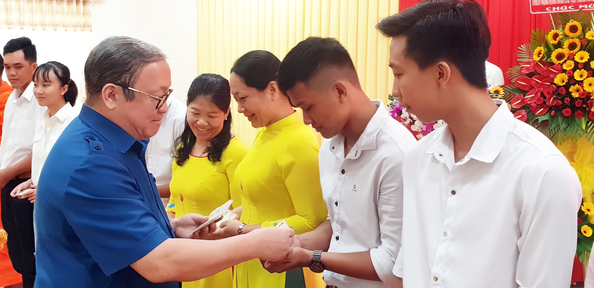 Trà Vinh: Lần đầu tiên kết nạp sinh viên đại học vào làm hội viên Hội Nông dân Việt Nam - Ảnh 1.