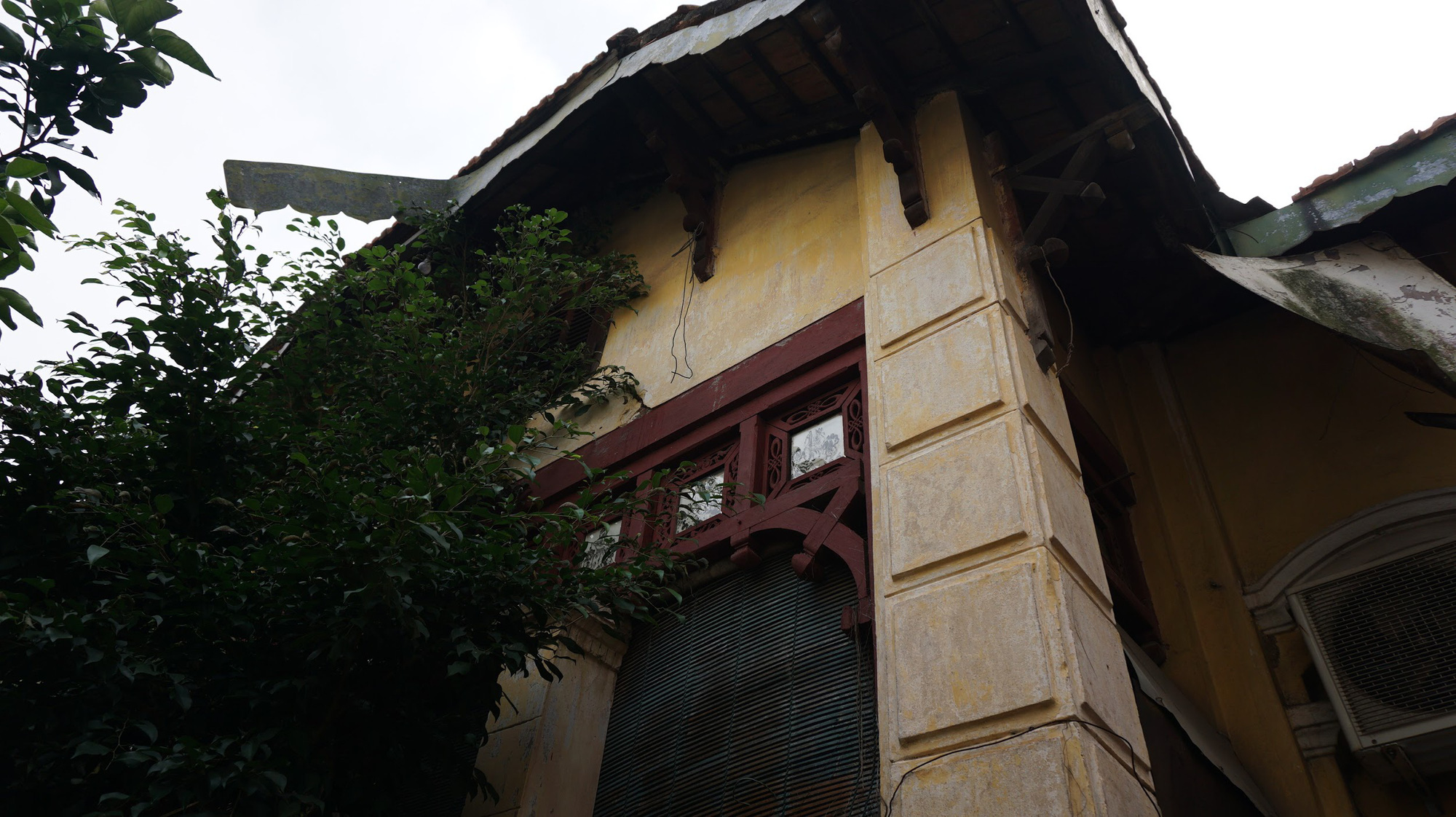Bí ẩn ngôi nhà “đỏ rực” nổi tiếng nhất nhì làng cổ Cự Đà - Ảnh 8.