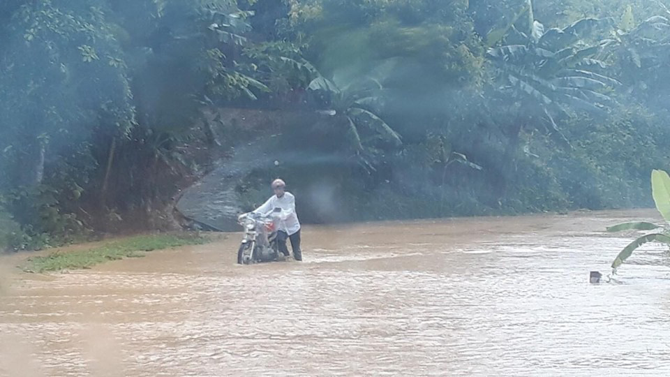 Một số tuyến đường ở Lào Cai sạt lở nghiêm trọng do mưa lũ - Ảnh 9.