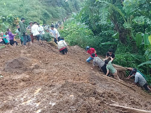 Phó Thủ tướng Trịnh Đình Dũng yêu cầu khẩn trương ứng phó, khắc phục hậu quả mưa lũ - Ảnh 3.