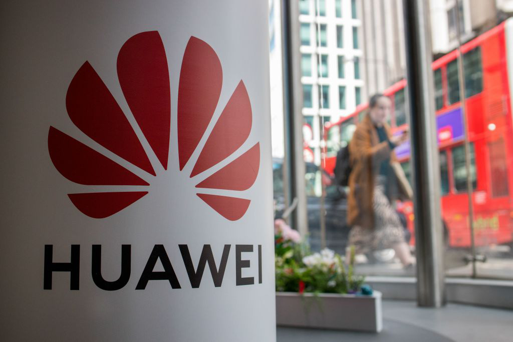 Anh chính thức cấm Huawei, loạt đối thủ Huawei &quot;chớp thời cơ&quot; - Ảnh 1.