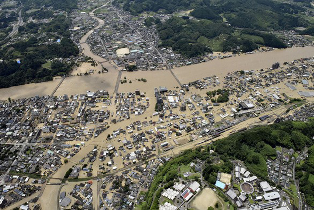 50 người chết sau cơn lũ kinh hoàng, nhiều nơi tại Nhật Bản như &quot;bãi chiến trường&quot; - Ảnh 1.