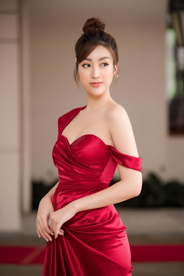 Hà Kiều Anh, Đỗ Mỹ Linh, Thụy Vân xinh đẹp tựa nữ thần, làm giám khảo Hoa hậu Việt Nam - Ảnh 1.