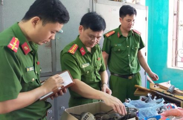 Công an huyện Quan Hóa (Thanh Hóa) liên tiếp triệt xóa nhiều điểm chế tạo súng, thuốc súng và đạn tự chế - Ảnh 3.