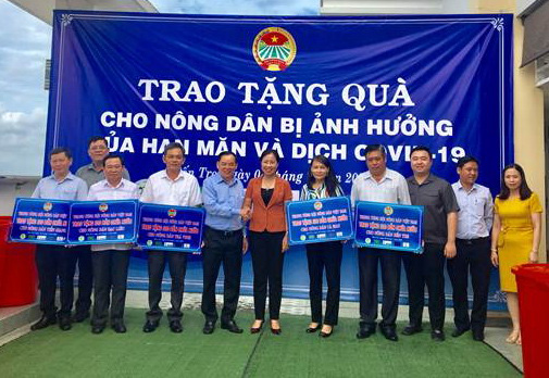 Trung ương Hội NDVN: Trao tặng 1.500 thùng dự trữ nước ngọt cho hội viên, nông dân - Ảnh 2.