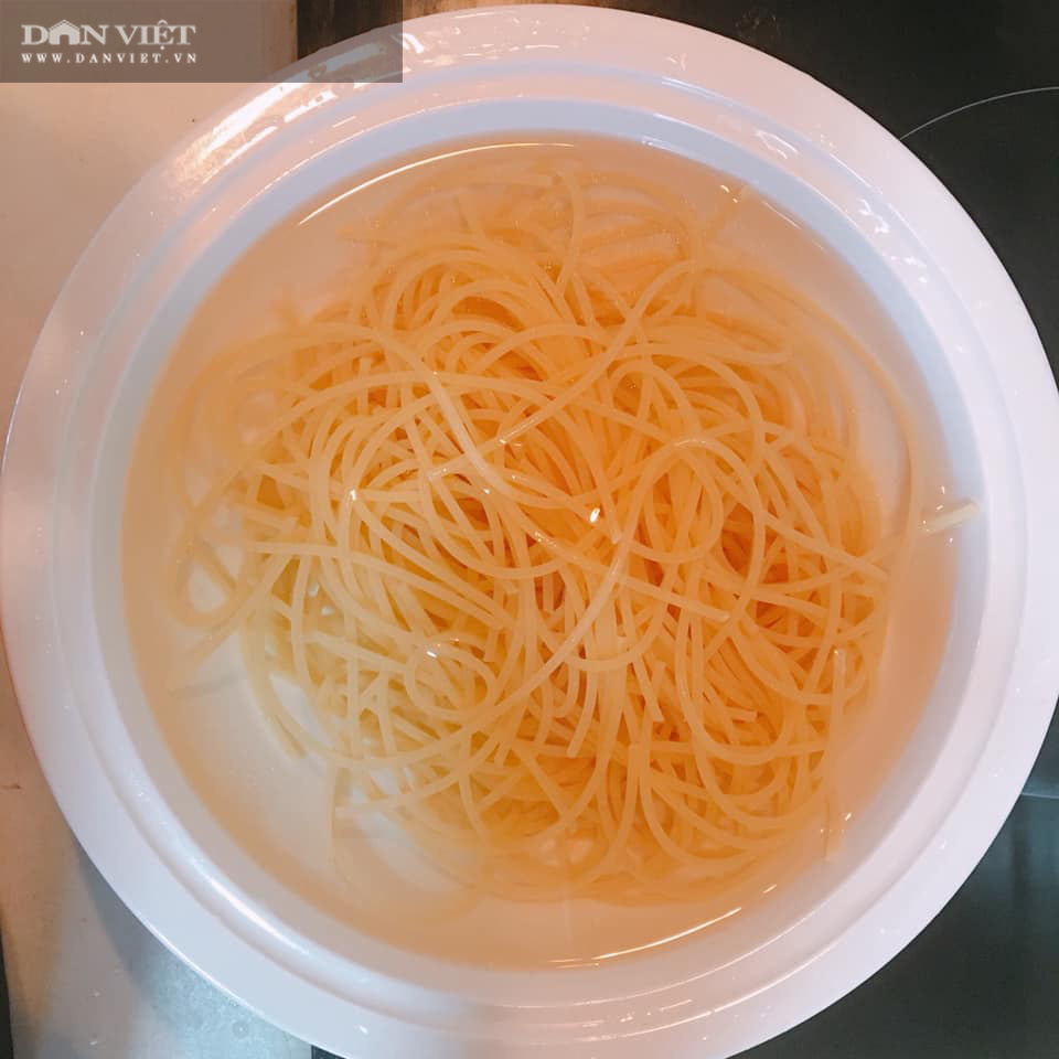 Rủ con vào bếp cùng làm món bim bim từ mỳ spaghetti - Ảnh 3.