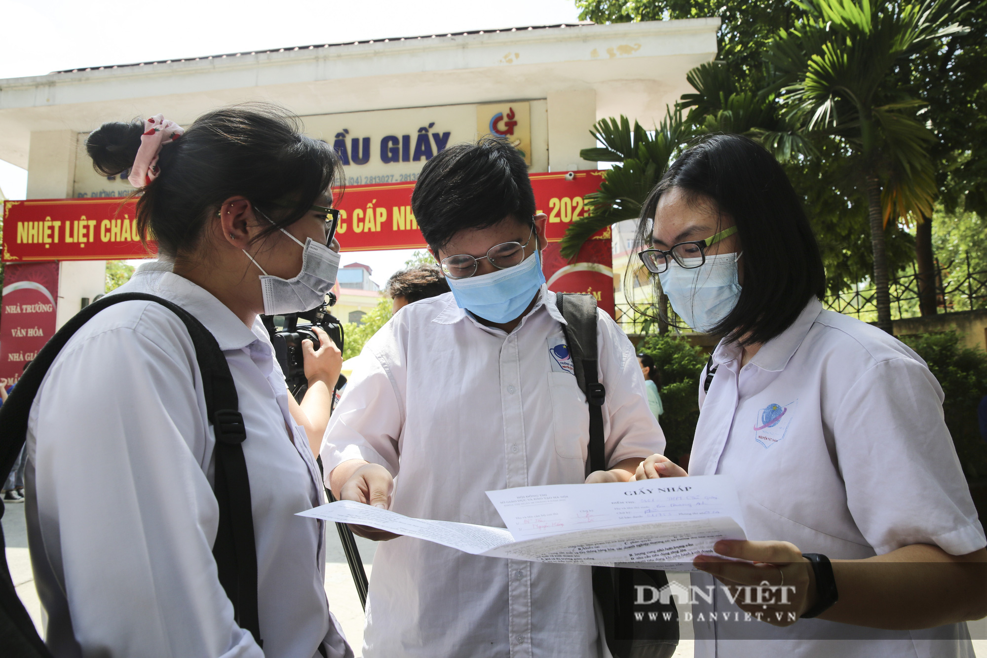 Kết thúc bài thi tổ hợp, thí sinh thi Khoa học Xã hội kêu khó, Khoa học Tự nhiên vừa sức. - Ảnh 3.