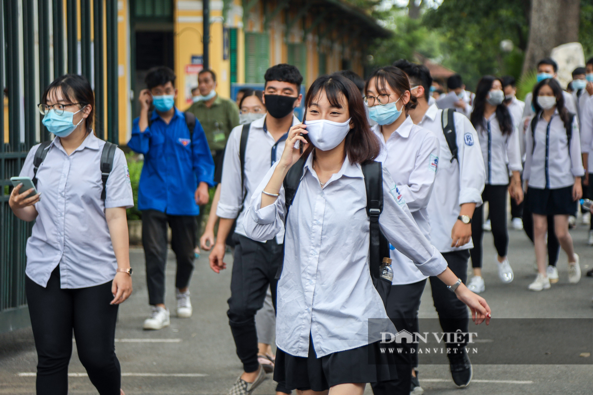 Sĩ tử thở phào nhẹ nhõm vì đề Tiếng Anh vừa sức, tự tin được 8 điểm trở lên - Ảnh 7.