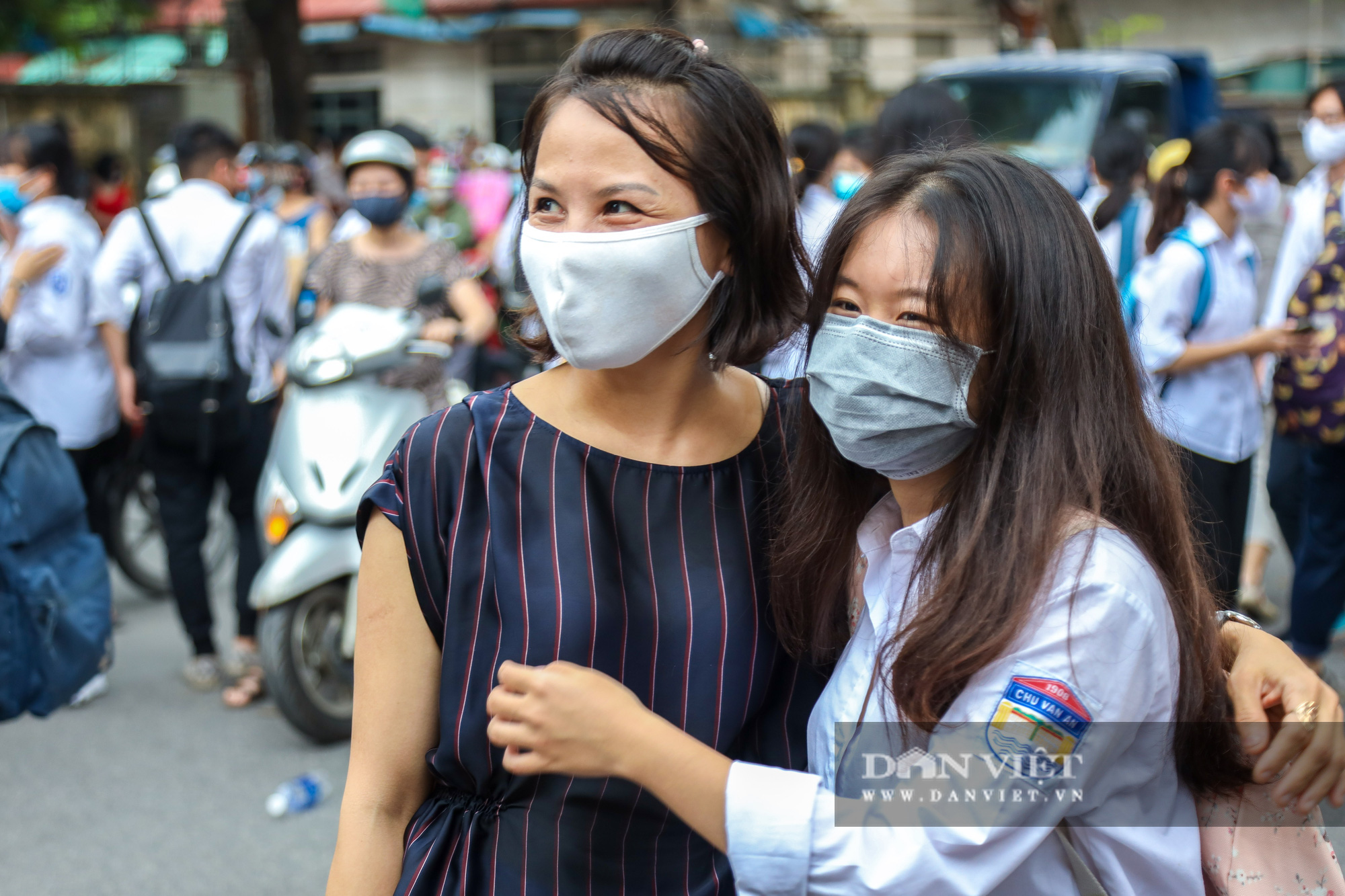 Sĩ tử thở phào nhẹ nhõm vì đề Tiếng Anh vừa sức, tự tin được 8 điểm trở lên - Ảnh 8.