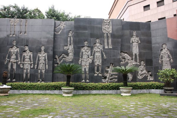 Nhà tù Hỏa Lò - nơi ghi dấu tinh thần yêu nước của người Việt Nam - Ảnh 2.