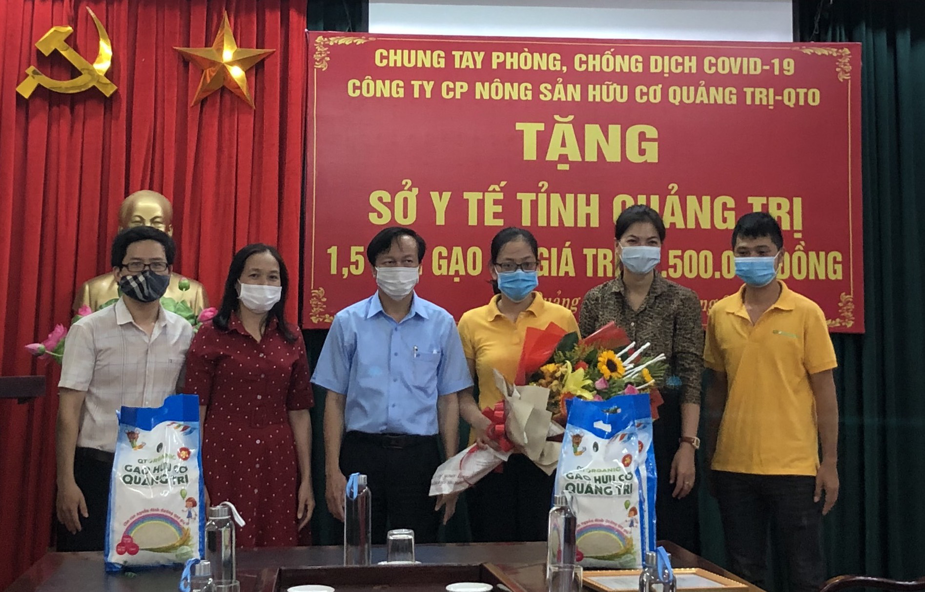 Tập đoàn TH trao tặng 12.500 sản phẩm sữa tươi hỗ trợ tỉnh Quảng Trị phòng, chống dịch Covid-19 - Ảnh 7.