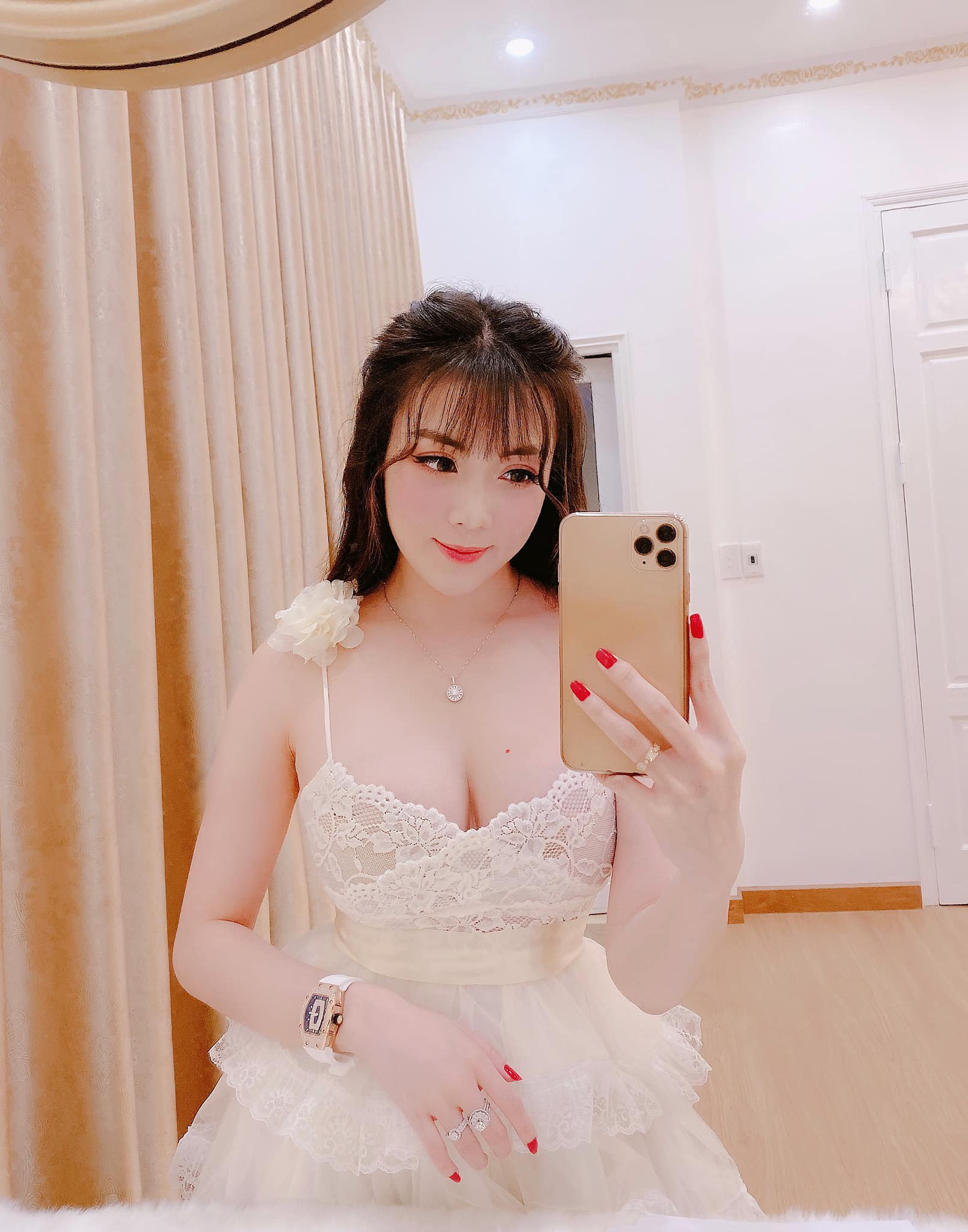 &quot;Hot girl giám thị&quot; Âu Hà My mặc thanh lịch trên giảng đường, gợi cảm hút mắt đời thường - Ảnh 6.