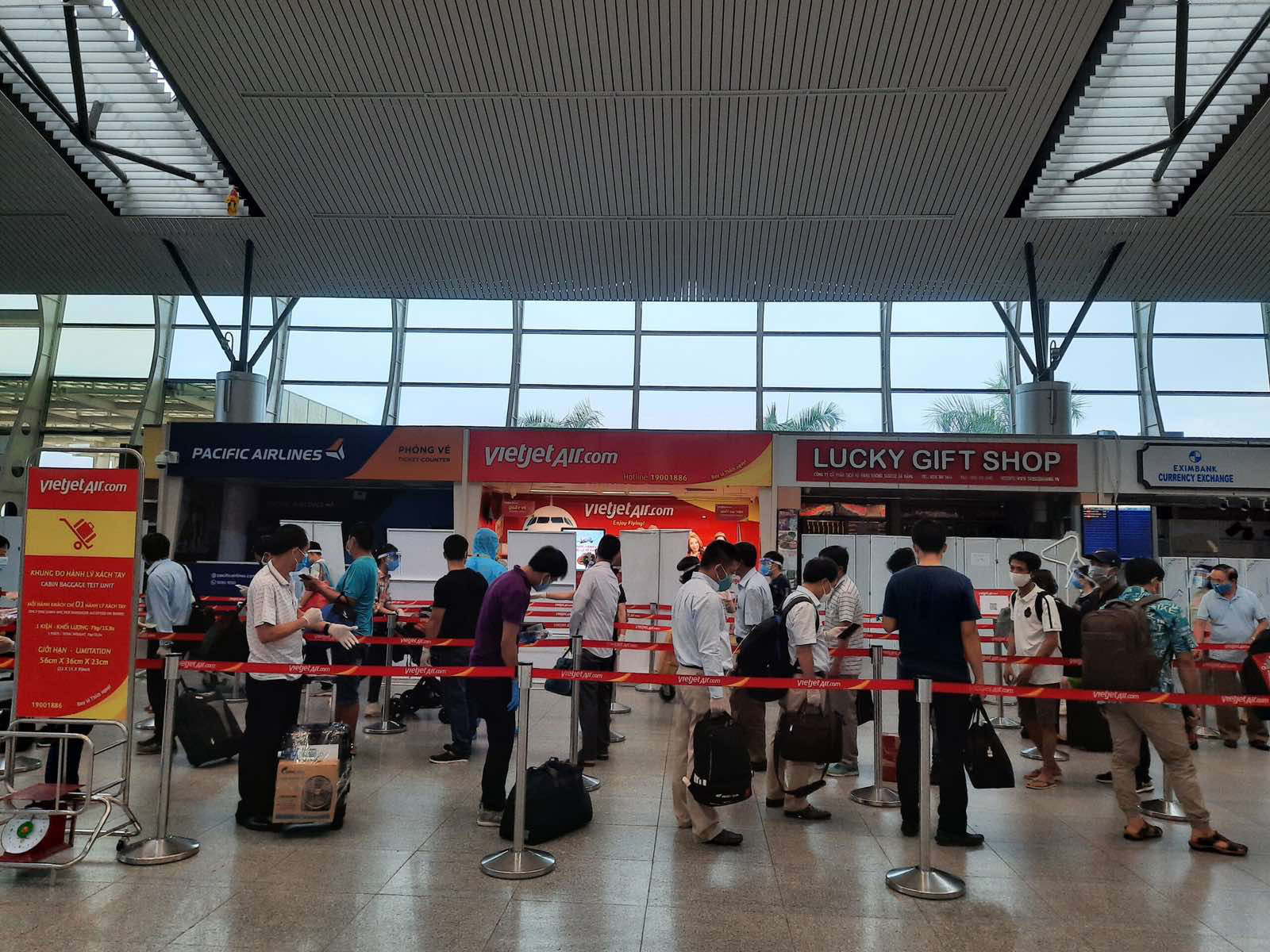 Vietjet đưa hơn 800 khách từ tâm dịch Đà Nẵng trở về nhà - Ảnh 3.