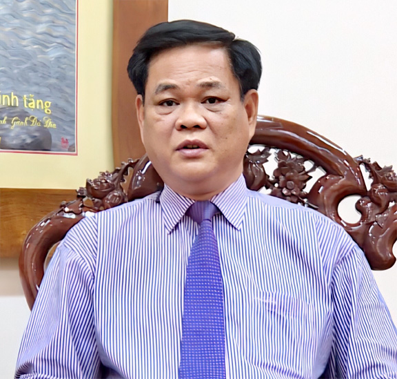 Phê chuẩn miễn nhiệm Chủ tịch HĐND tỉnh với nguyên Bí thư Tỉnh ủy Huỳnh Tấn Việt - Ảnh 1.