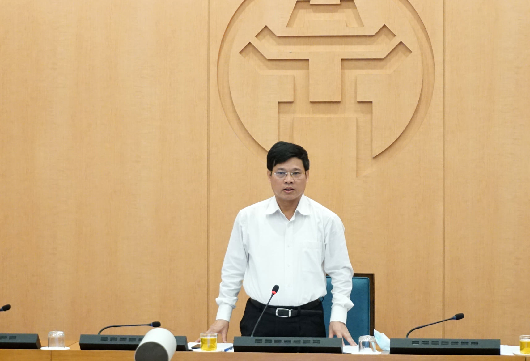 Phó Chủ tịch UBND TP Hà Nội nói gì về 2 ca mắc Covid-19 chưa rõ nguồn gốc - Ảnh 1.