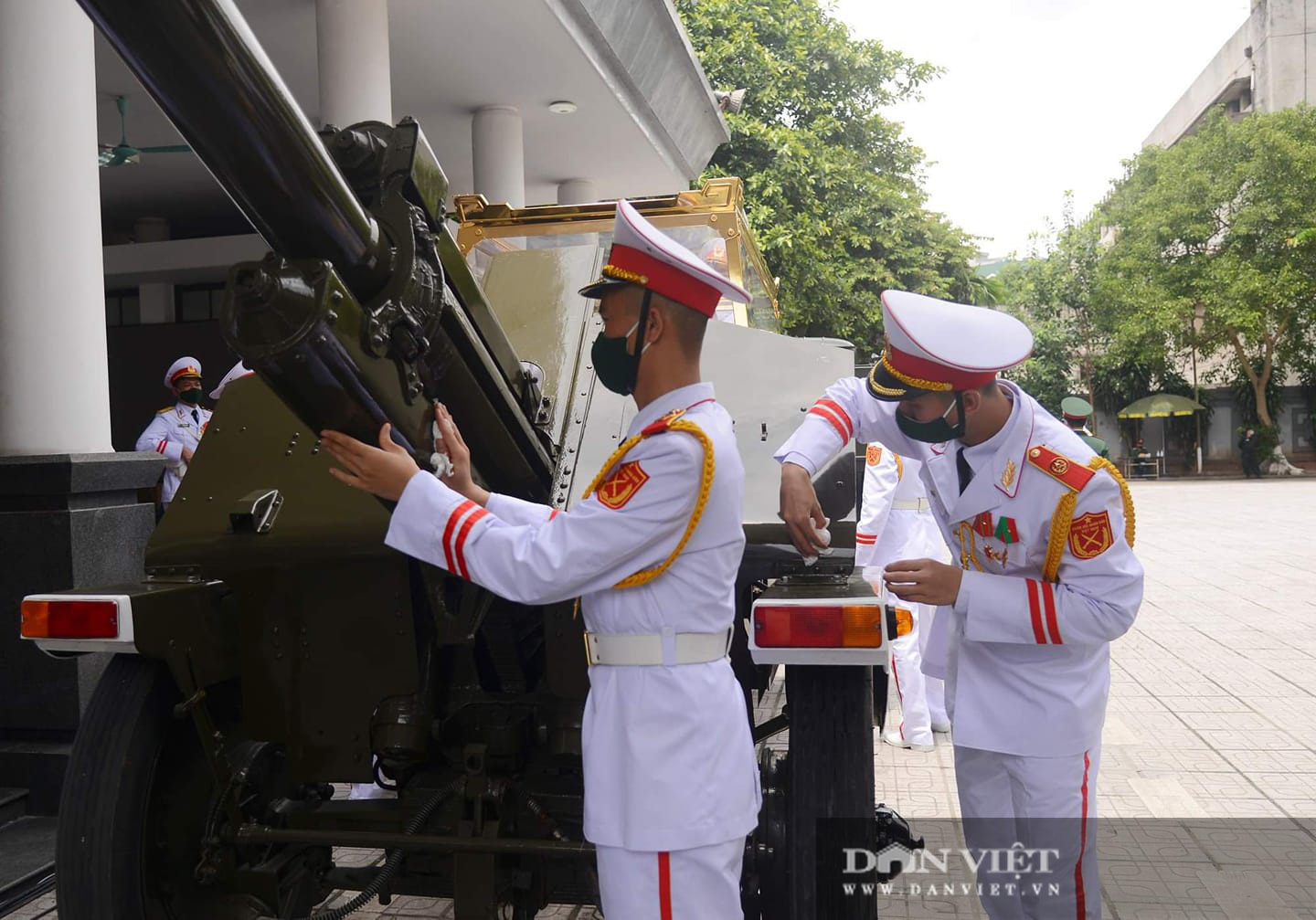 TRỰC TIẾP: Lễ truy điệu và an táng nguyên Tổng Bí thư Lê Khả Phiêu - Ảnh 3.