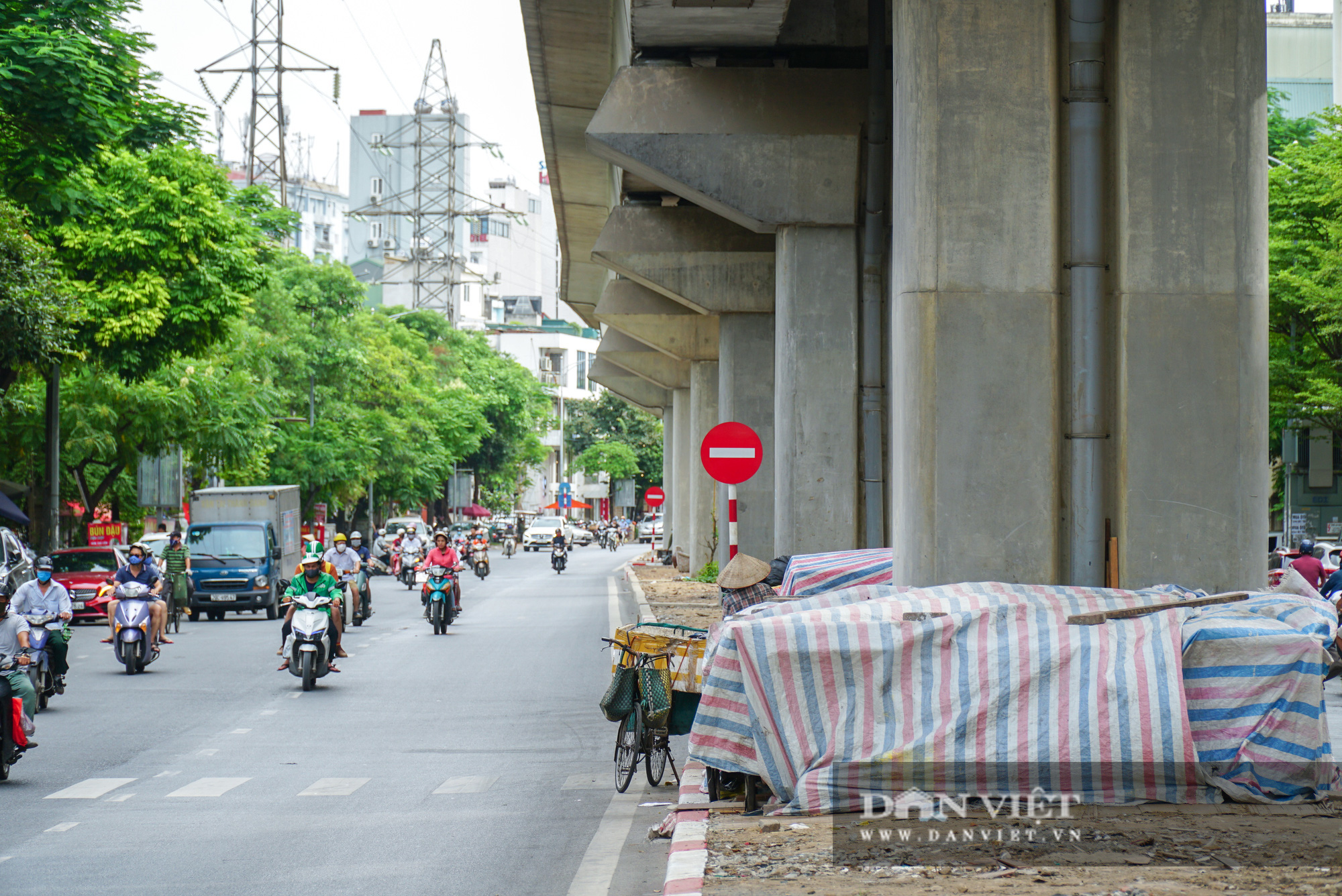 Hình ảnh xấu xí trên dọc tuyến đường sắt trên cao 8 lần   lỡ hẹn tiến độ - Ảnh 12.